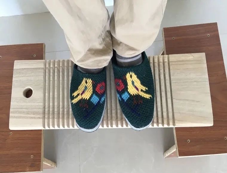 小伙买搓衣板视频,一个小伙子买20元搓衣板