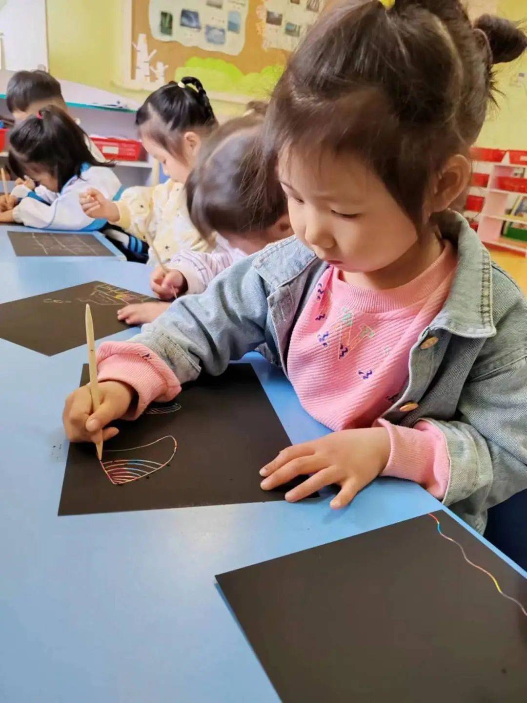 “戏”动童年，“域”见未来——诺亚舟开心果幼儿园区域活动