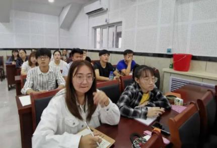 特岗教师在无编制的三年内评优吗,特岗教师无编属于合同工吗