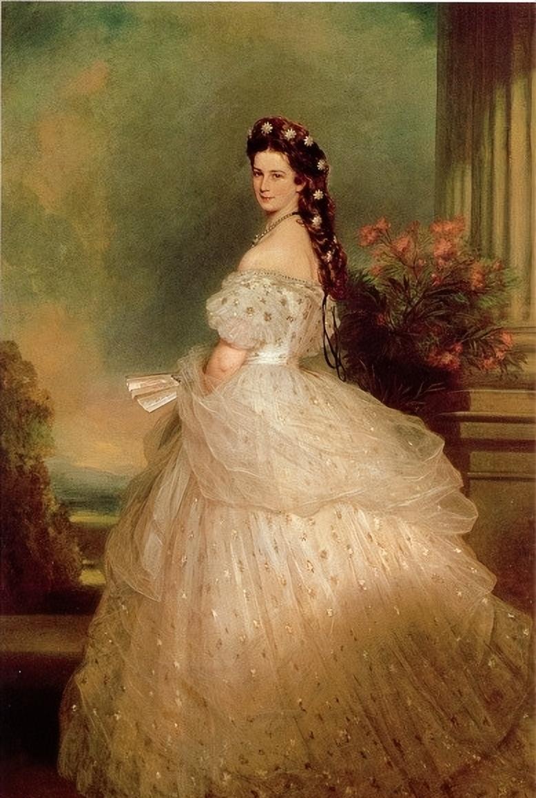 茜茜公主的美容秘诀曝光:血牛肉面膜+45公分腰围减肥法