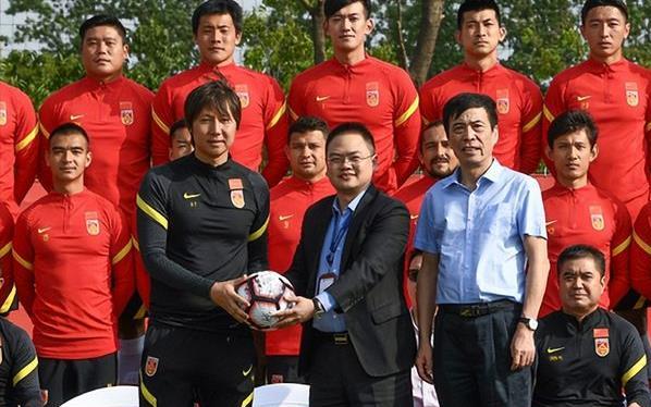 揭秘陈码头与李铁的密切关系：足球风暴背后的交易内幕