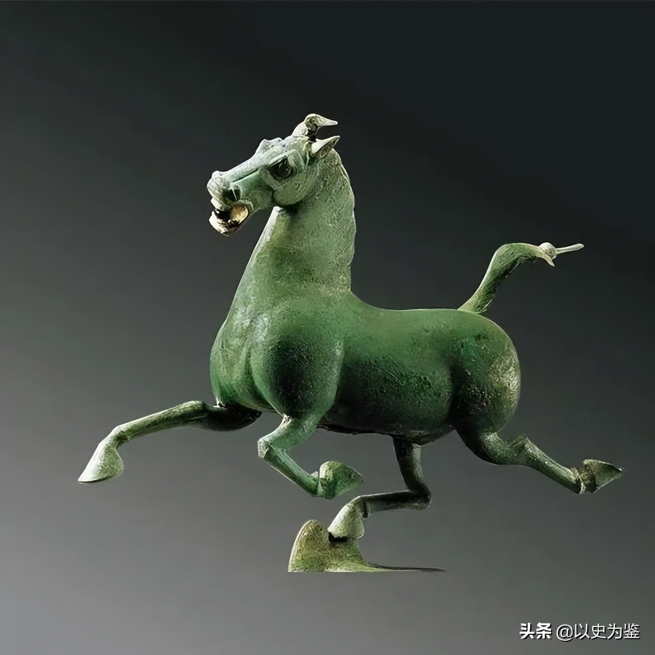 东汉末年曹操去攻打张绣,马踏飞燕被谁发现