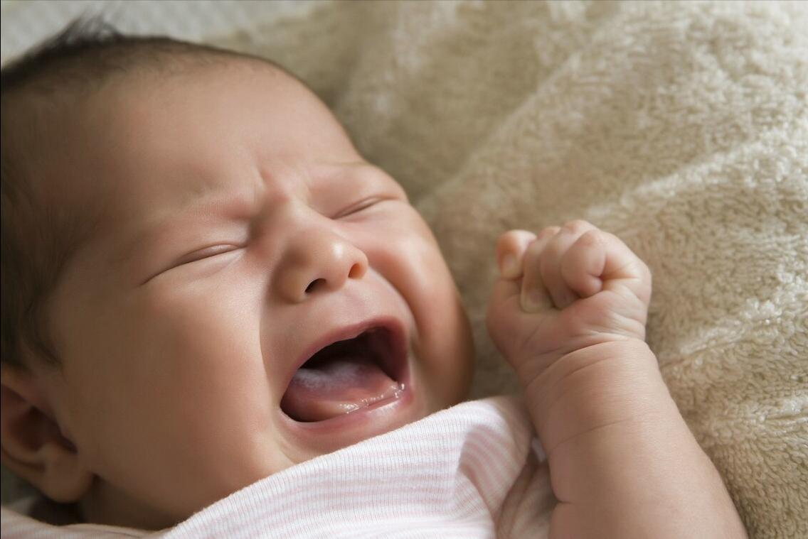 怎么改变孩子晚上睡觉哭闹,孩子夜晚哭闹怎么培养睡眠