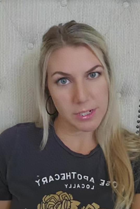 惊!13岁少女意外发现家庭录像带,竟然揭露父亲肮脏的秘密!