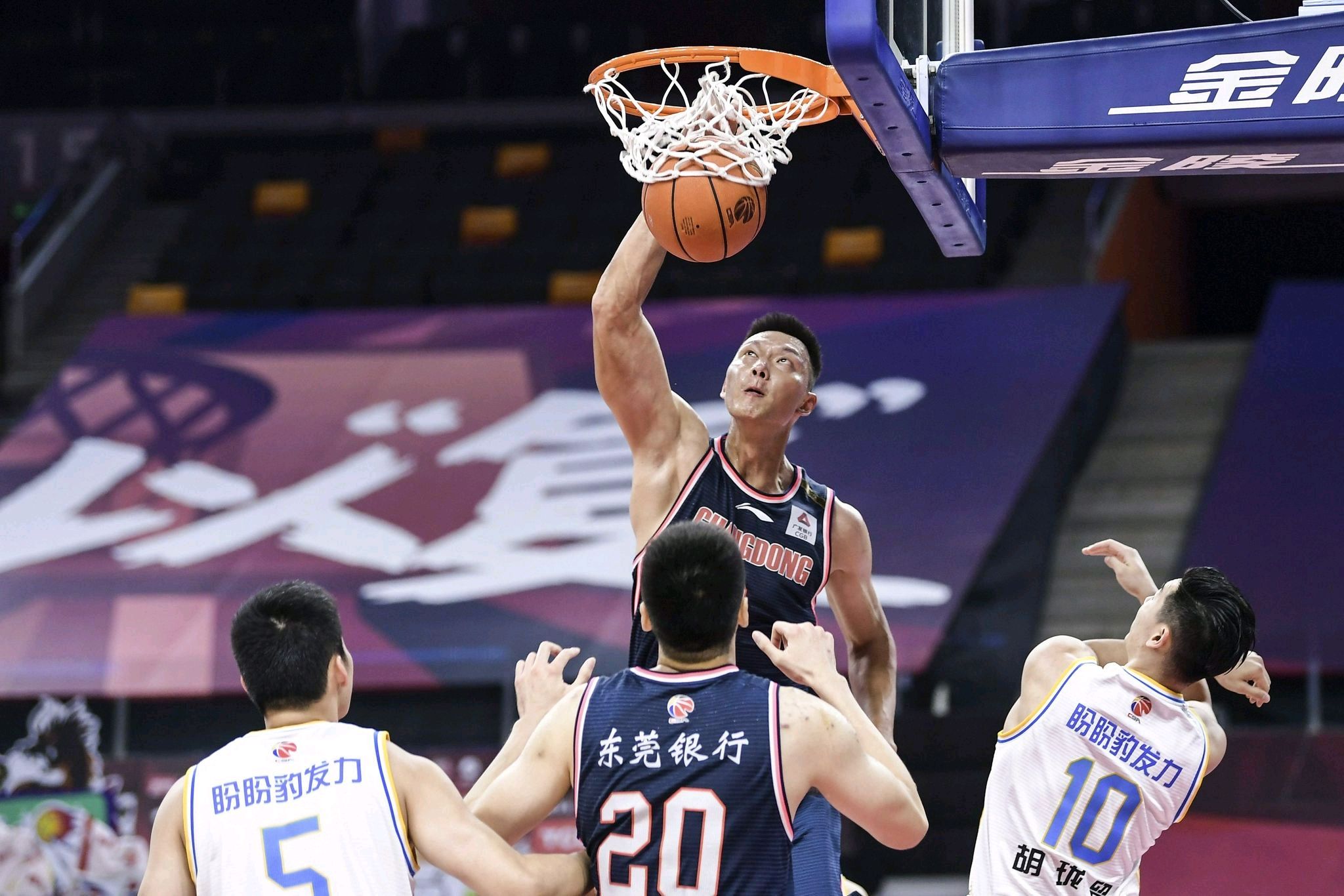 cba现役最好的大中锋,cba各队篮球主力队员名单