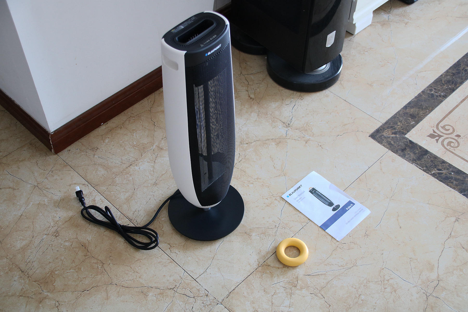 自从有了蓝宝这个“小太阳”，这个冬天家里从此不再寒冷