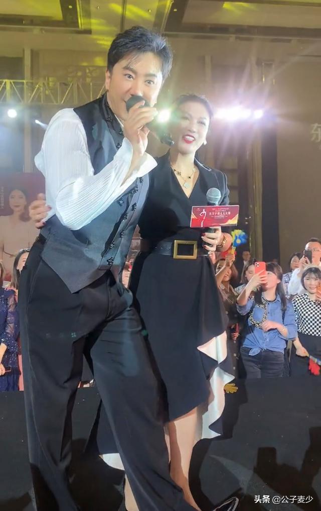 毛宁现状照片,年轻的毛宁近照