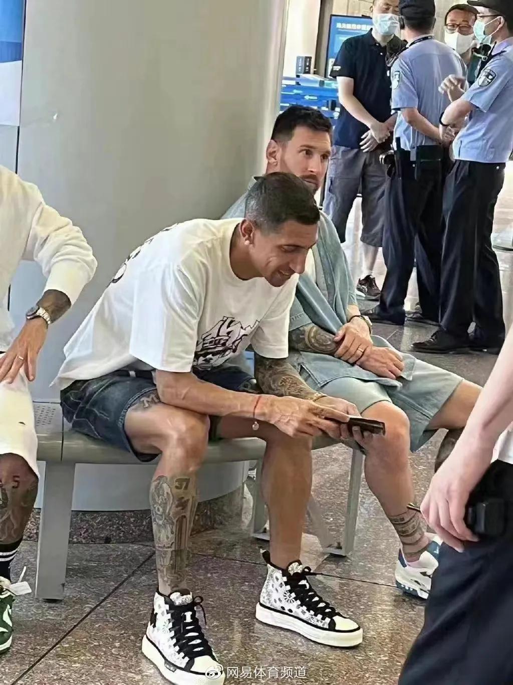 球王梅西任意球绝杀再渡封神,梅西抵京视频