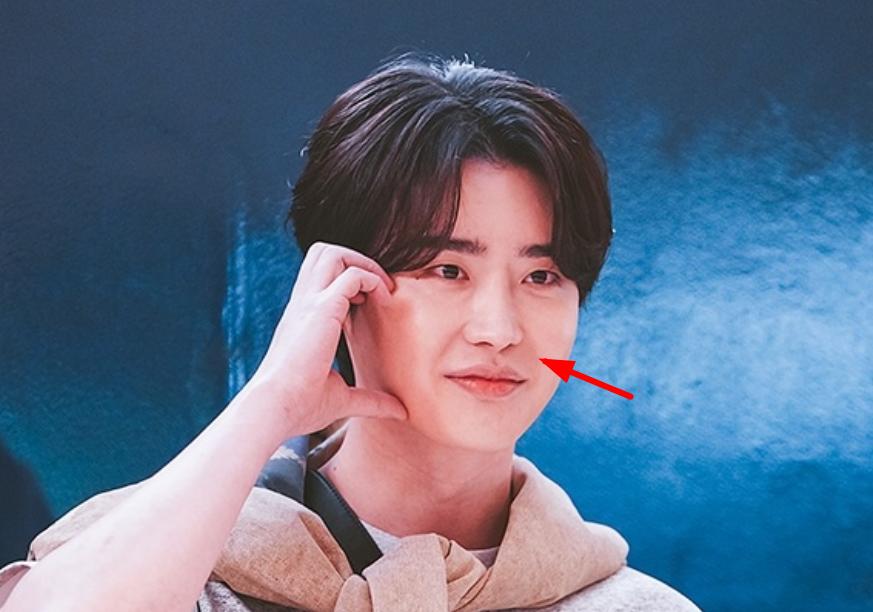 李钟硕的双眼皮长大变单眼皮,韩星李钟硕近照曝光