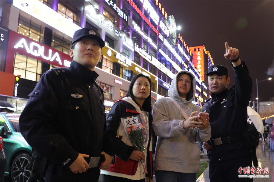 我在岗位上抖音视频祝福祖国,我在岗位上警灯闪烁