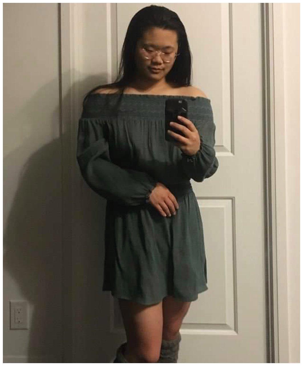 毕福剑女儿撞脸小岳岳！罕晒照留长发打扮很女人，身材壮硕太男人