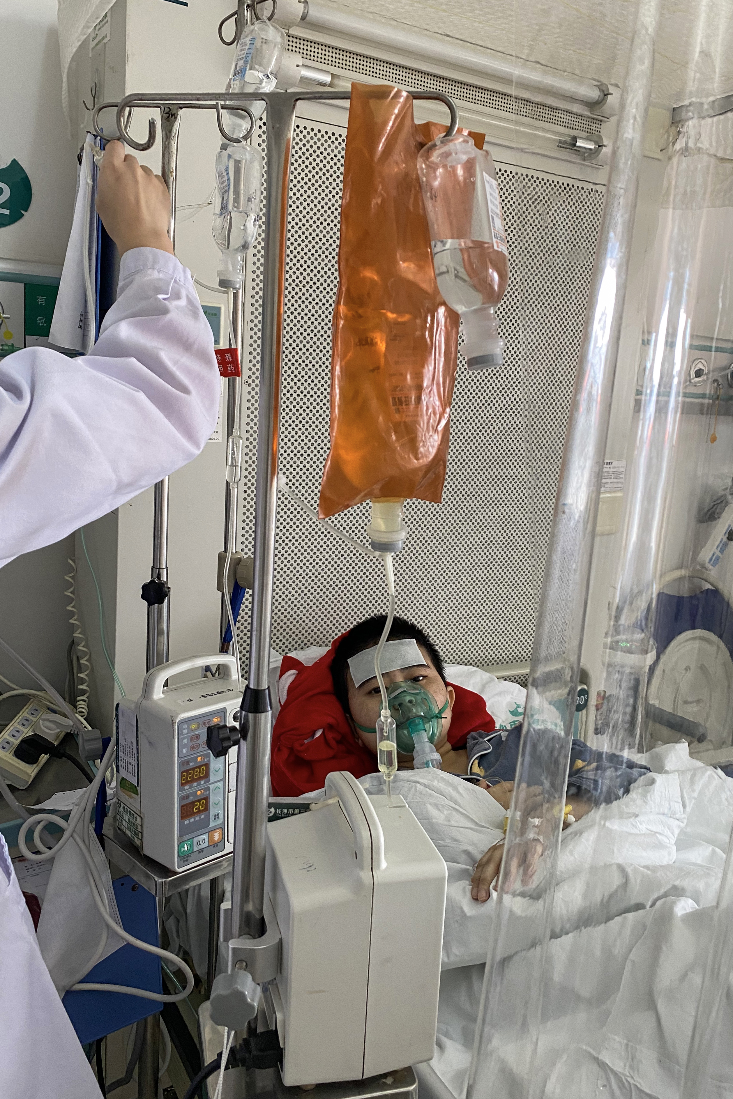 漂亮女孩患病,23岁女孩身体发生怪病