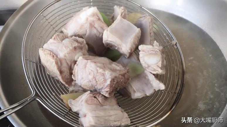 做排骨如何去腥,做排骨焯水用什么料酒