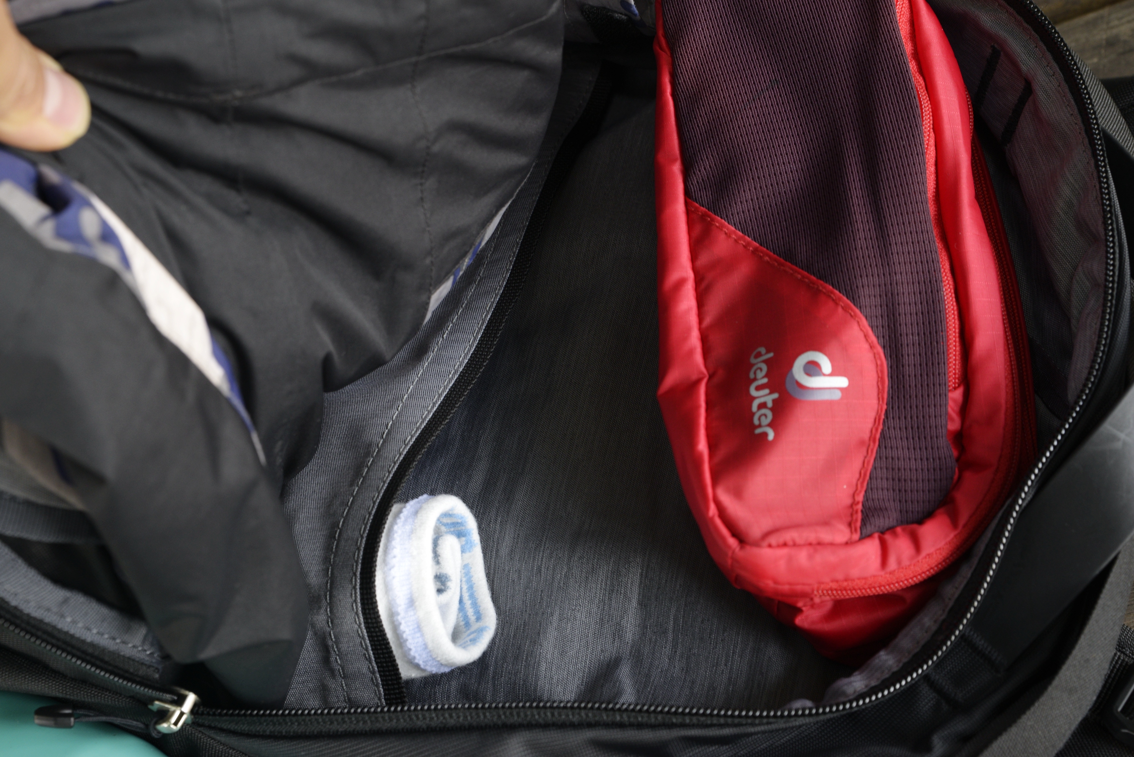 商务风格双肩电脑包,高端商务电脑背包