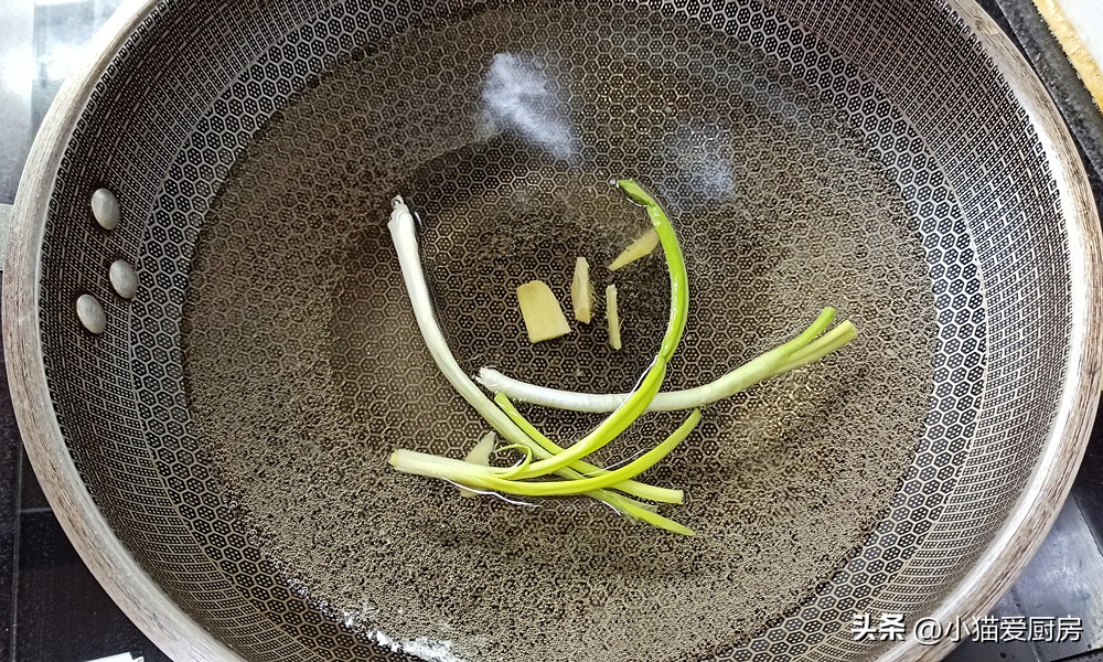 鱼肉怎样炒好吃还简单,普通鱼肉怎样炒好吃还简单