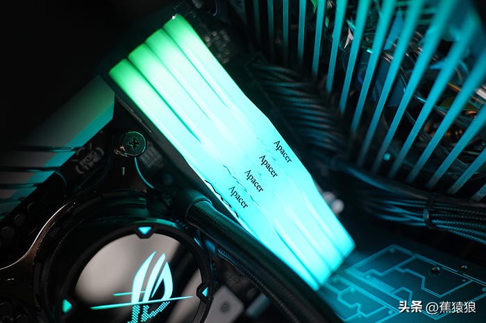 代码36KROGB760-GTUF4070TI，简约黑白调AKLLAA6MMATX机箱装机秀