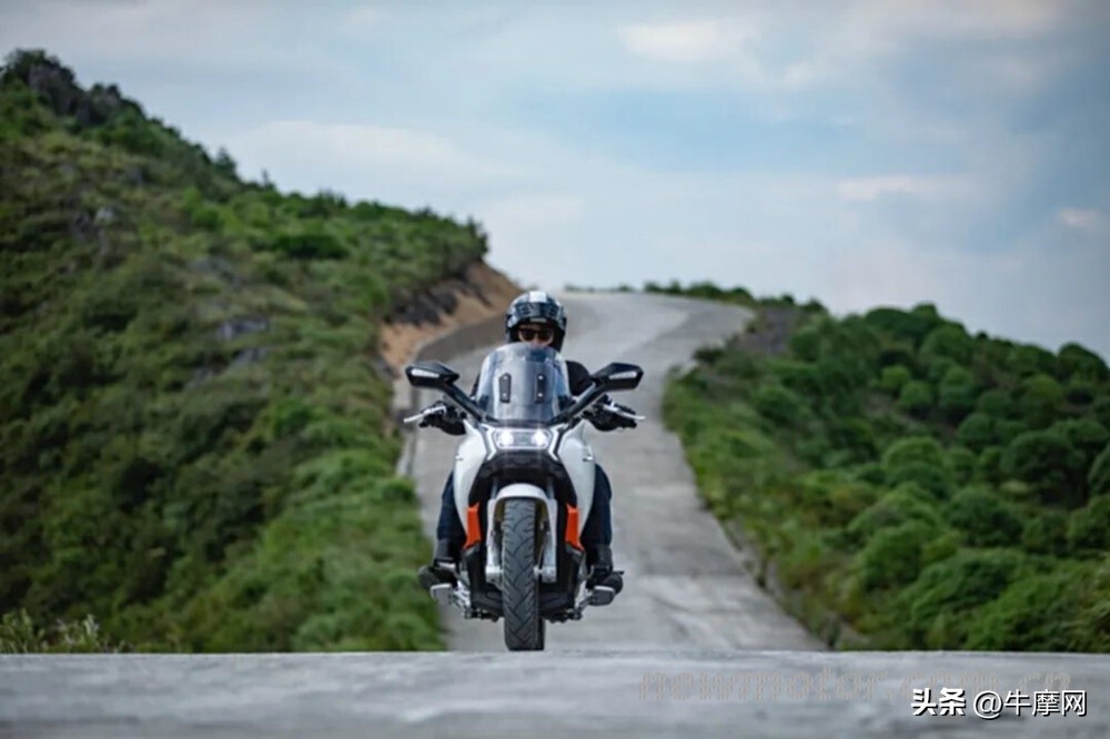 派方正式出圈!星舰324888元起,引力15013999元起|还有650巡航