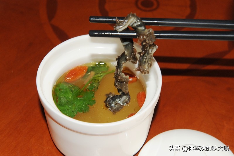 活海参怎么吃才是正确,放什么能使海参不腥气