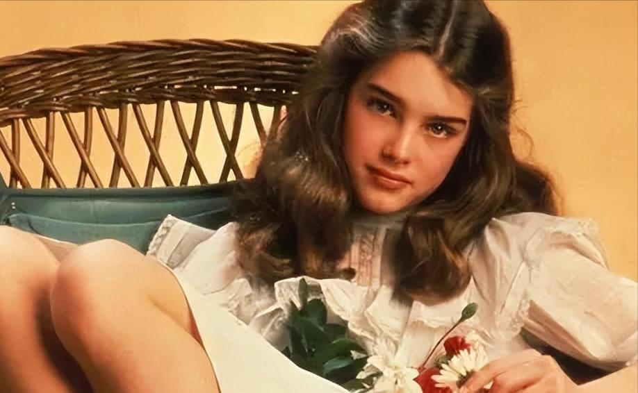 10岁她赤身露体，20岁又声称自己还是处女，“美国舒淇”裸照丑闻