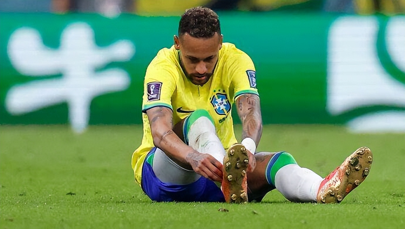 比赛如何防止脚踝受伤,脚踝扭伤怎么处理足球