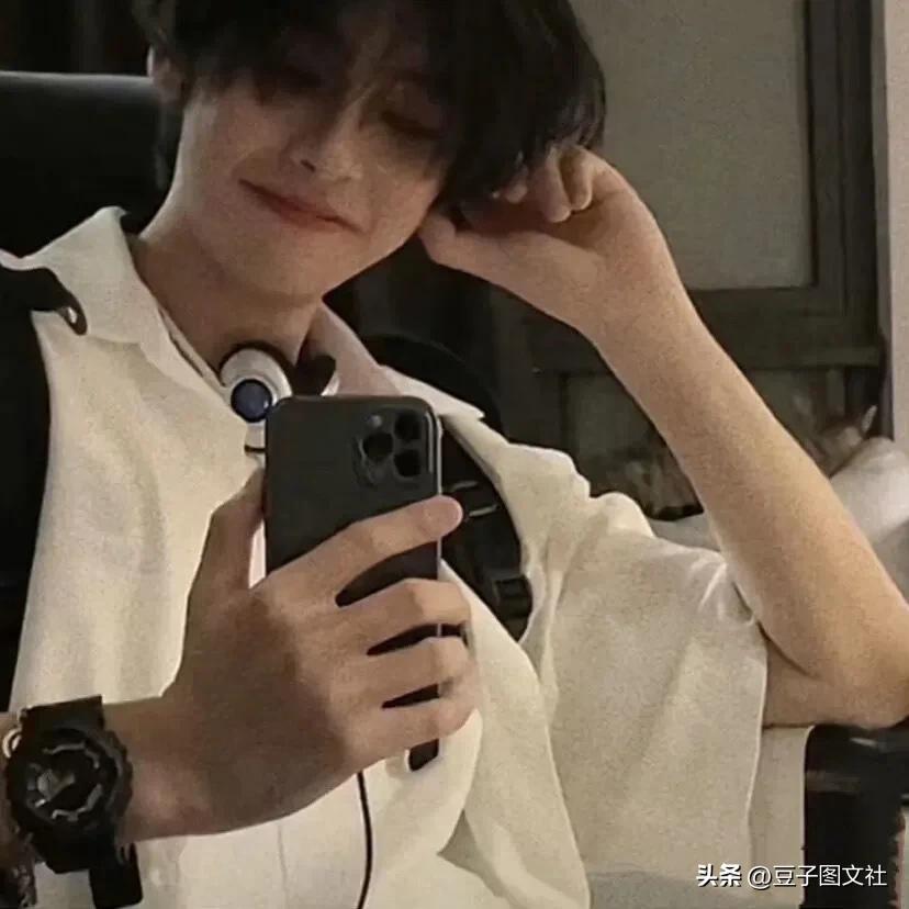 男生头像氛围感克莱因蓝,氛围感孤独动漫头像