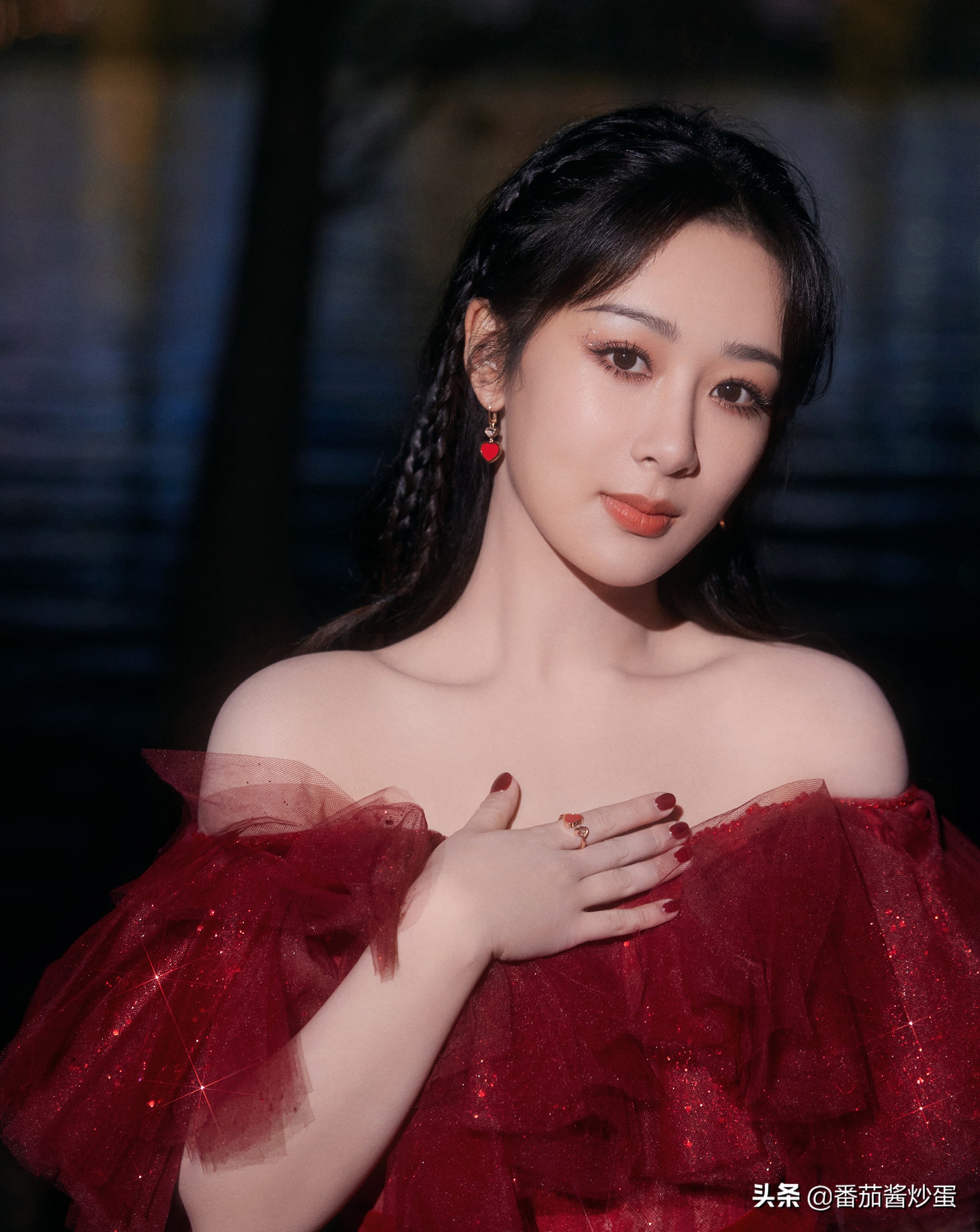 央视跨年收视率稳居第一，湖南卫视主持人阵容大变样，谢娜成歌手