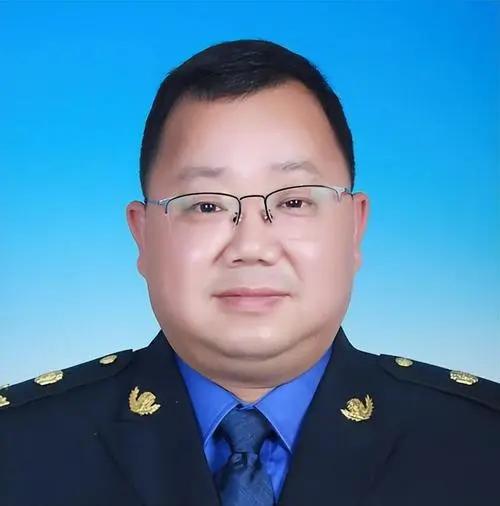 2016年，安徽副镇长开出租车被免职，罚5000元，如今迎来暖心结局