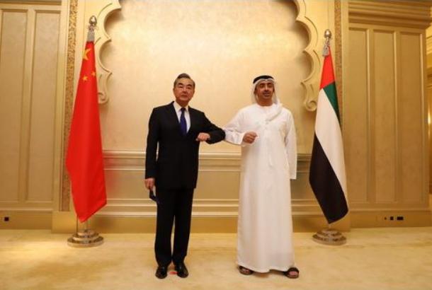 中国赢两次？美拿F35威胁阿联酋禁华为，结果千亿大单被中国抢了