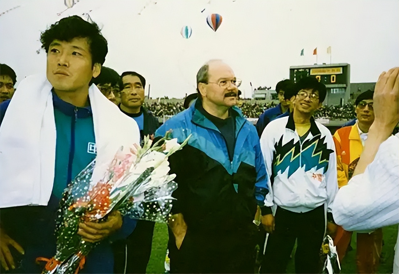 “国际*子骗**”施拉普纳：万人吹捧上春晚，球队爆冷万人嫌