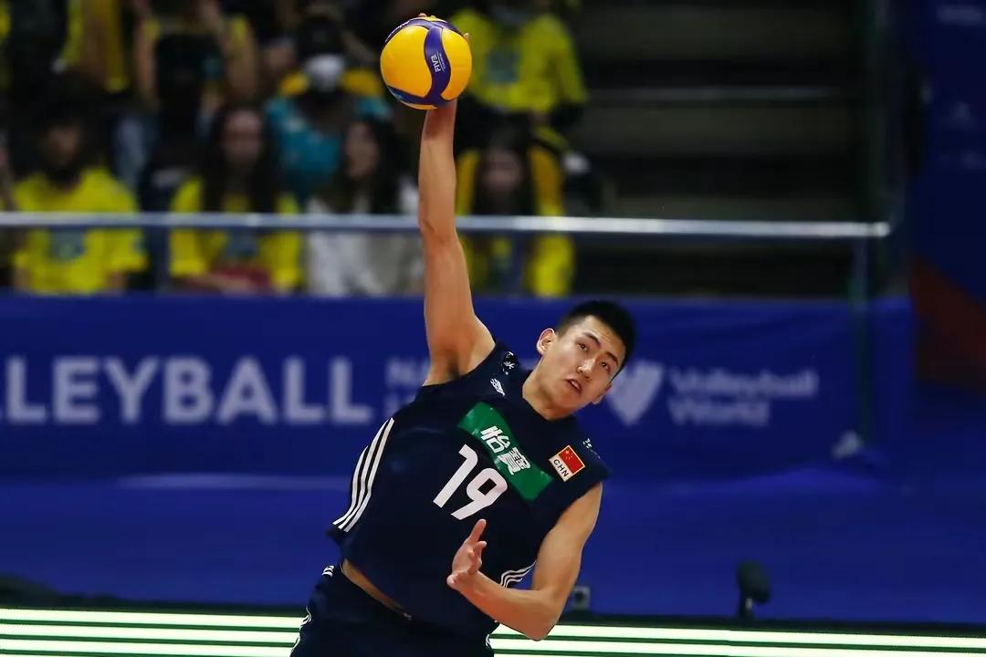 中国男足战胜越南晋级希望,巴西男足5:1战胜韩国男足