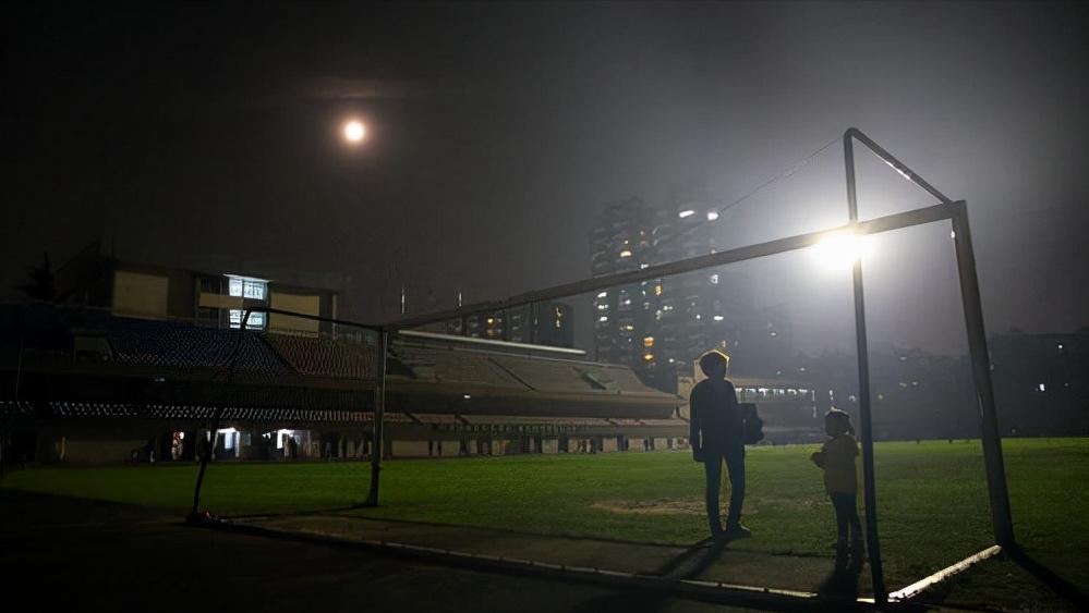 鼠王被抓叫来老鼠报复咬人,老鼠爬到床上为什么还会咬人