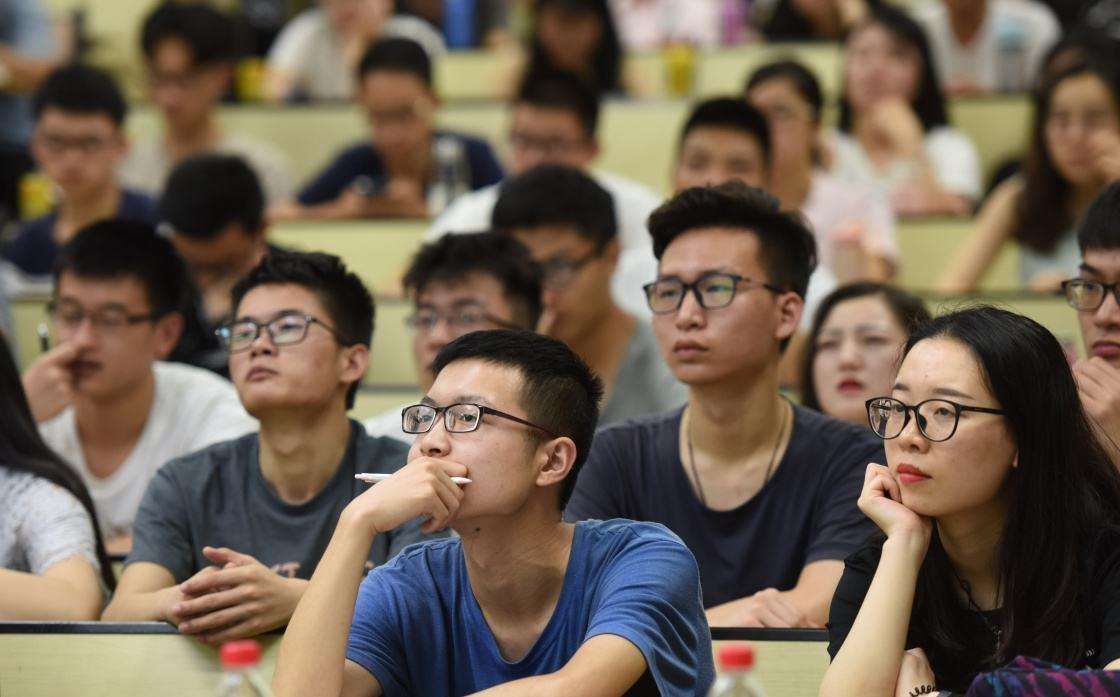 无缘公务员？那就去当公务员的“班主任”，*党**校老师待遇让人羡慕