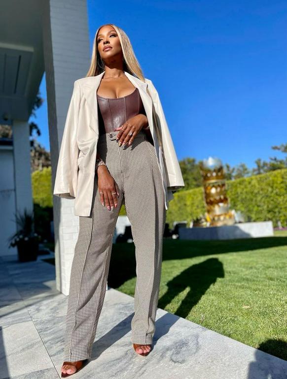 第一次参加nba全明星赛的詹姆斯,詹姆斯为什么叫小皇帝