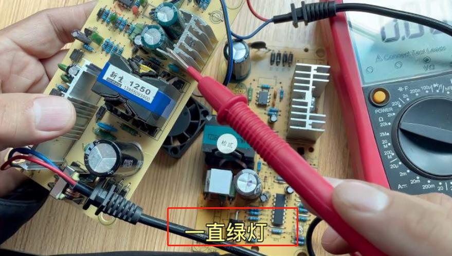 电动车电池鼓包是充电器的问题吗,电动车电池鼓包了是什么原因