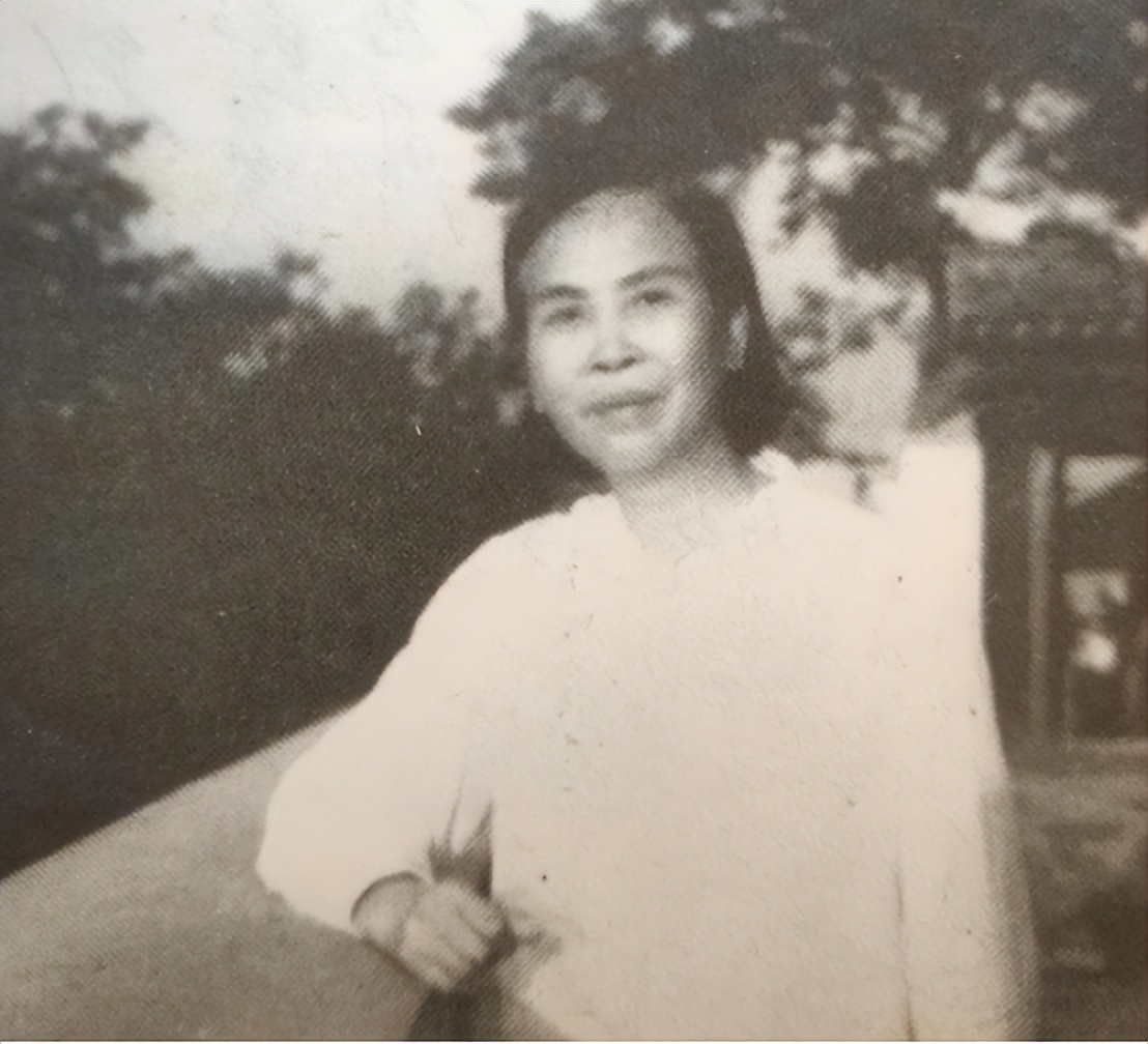 66年听侄女贺小平说，要坐火车去北京，*子珍贺**：小平，我也要去