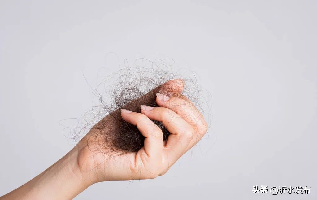 身体缺什么导致掉头发,身体缺什么掉头发