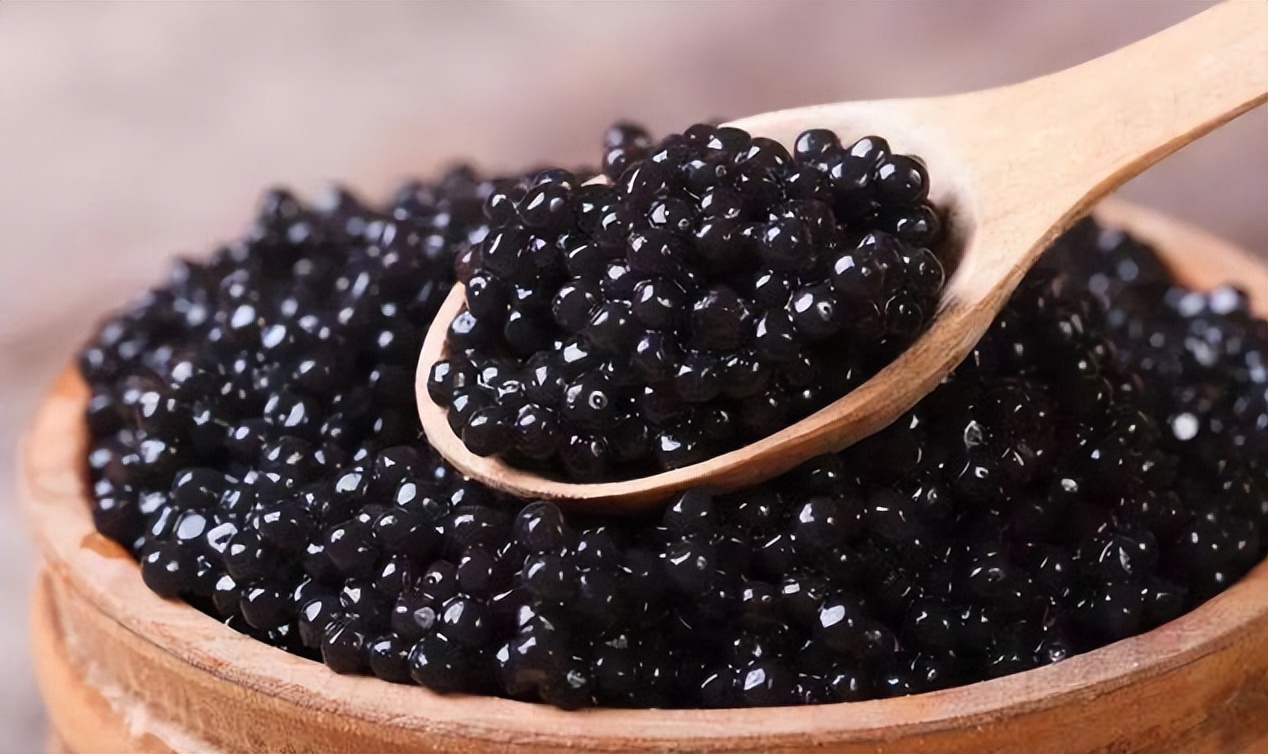 鱼子酱25万一小勺,顶级鱼子酱为什么这么贵