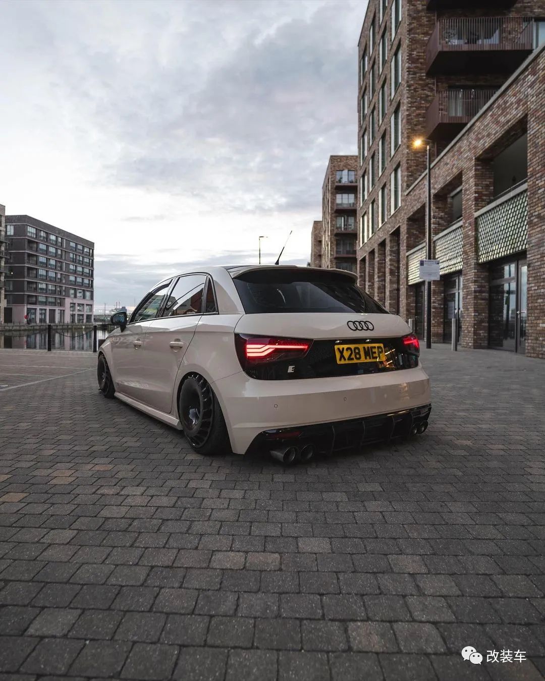 奔驰c级小姐姐改装,奔驰威霆改装小姐姐