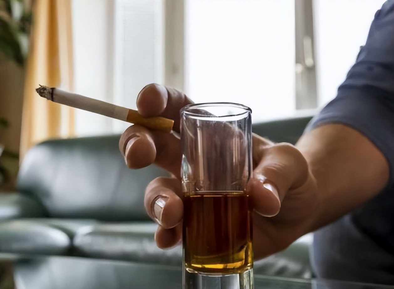 一个单身女青年的疑问,一位单身女性的疑惑