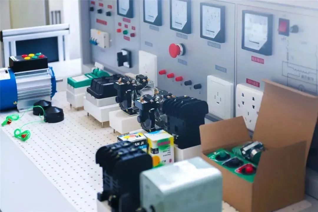 初中毕业上的技校都有什么专业,初中毕业技校学什么专业