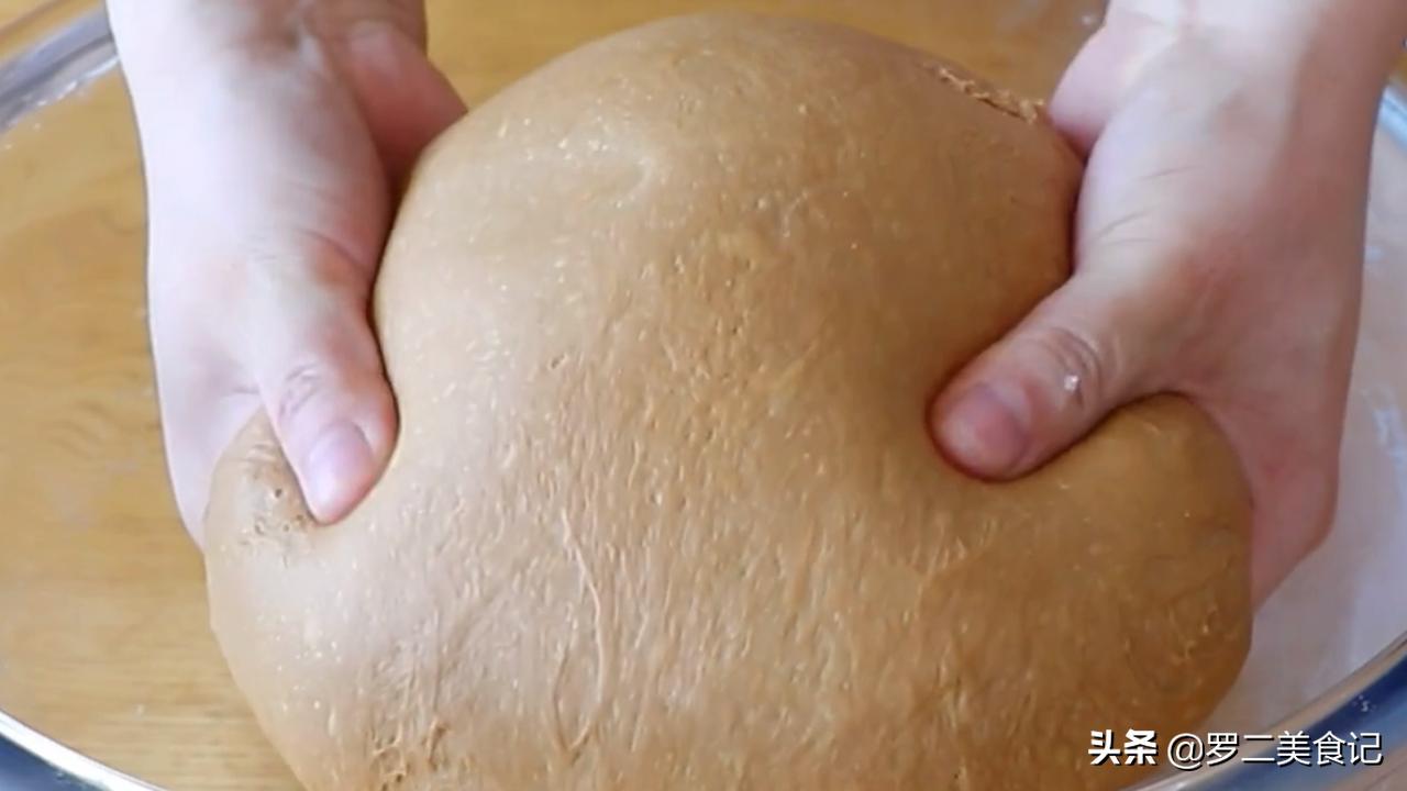 红糖馒头750克面粉放多少水和酵母,自发面粉制作红糖馒头的教程