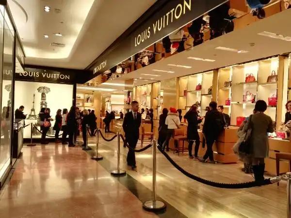 lv老板打击代购是真的吗,代购回应lv坚决打击代购