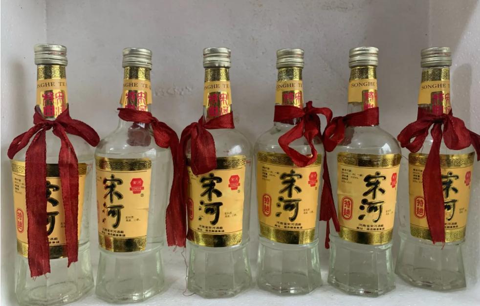 东北大哥喝12瓶酒,东北大哥喝白酒视频