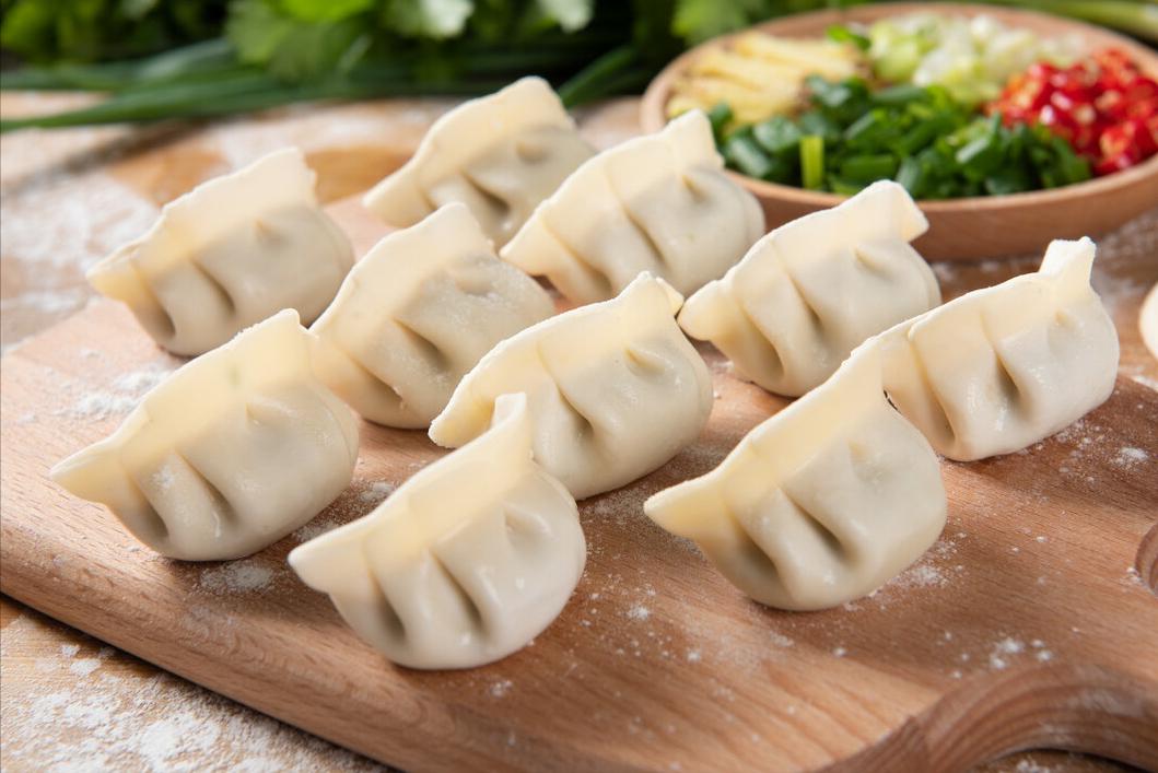 生饺子不冷冻怎么保存不会粘,生饺子保存方法