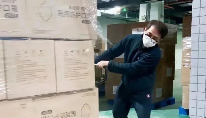 全港剧组停工！二十多位艺人感染，成龙、古天乐、刘德华带头抗疫