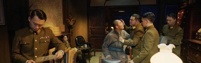 在侵略者与汉奸密布的“南京密室”里,看《刀尖》如何完成七杀