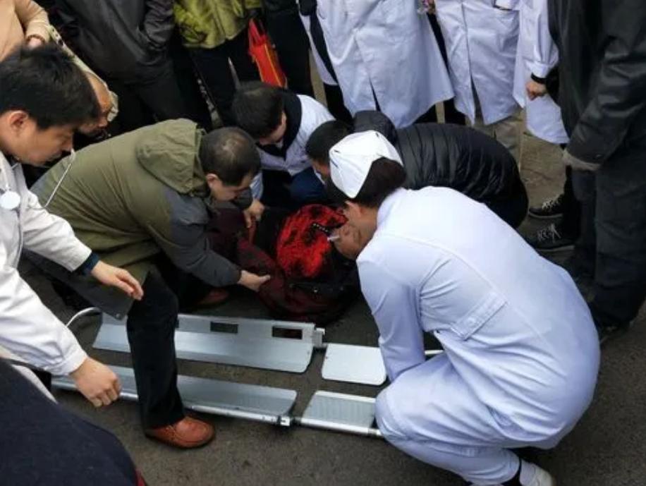 男子讲笑话把邻居笑死,贵州开玩笑笑死邻居的笑话