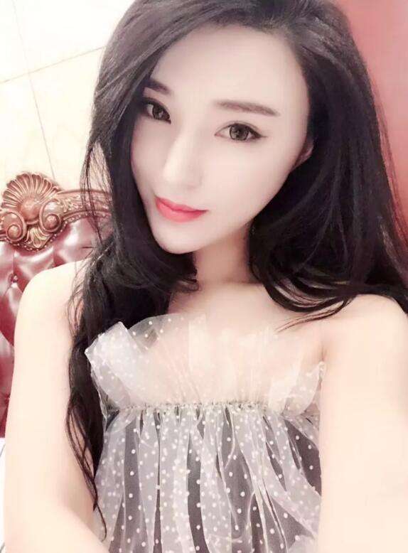 网红富婆租车拍视频装有钱人,养豹的富婆