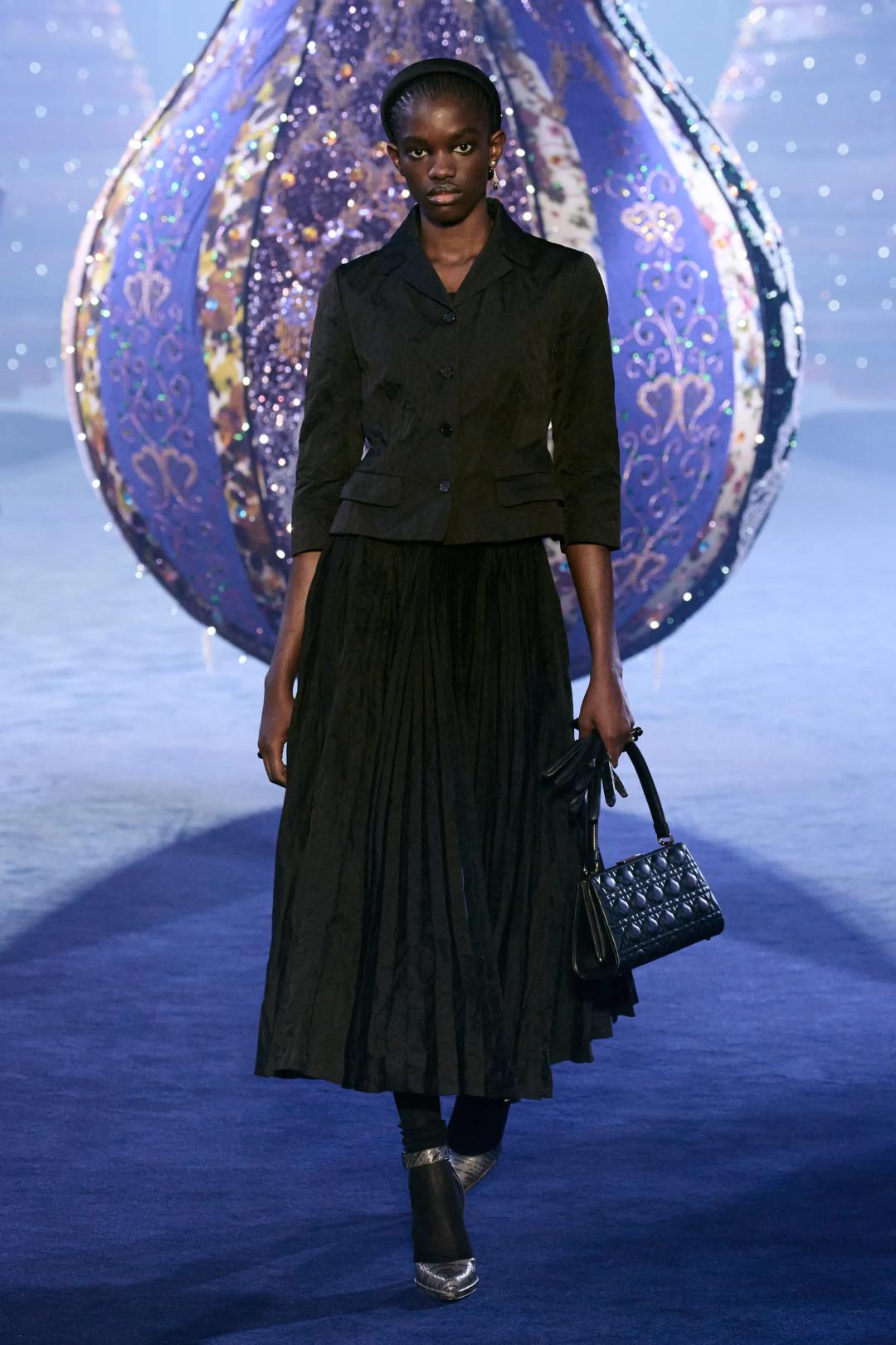 2023秋冬伦敦时装周收官,2022秋冬巴黎时装周什么时候开始