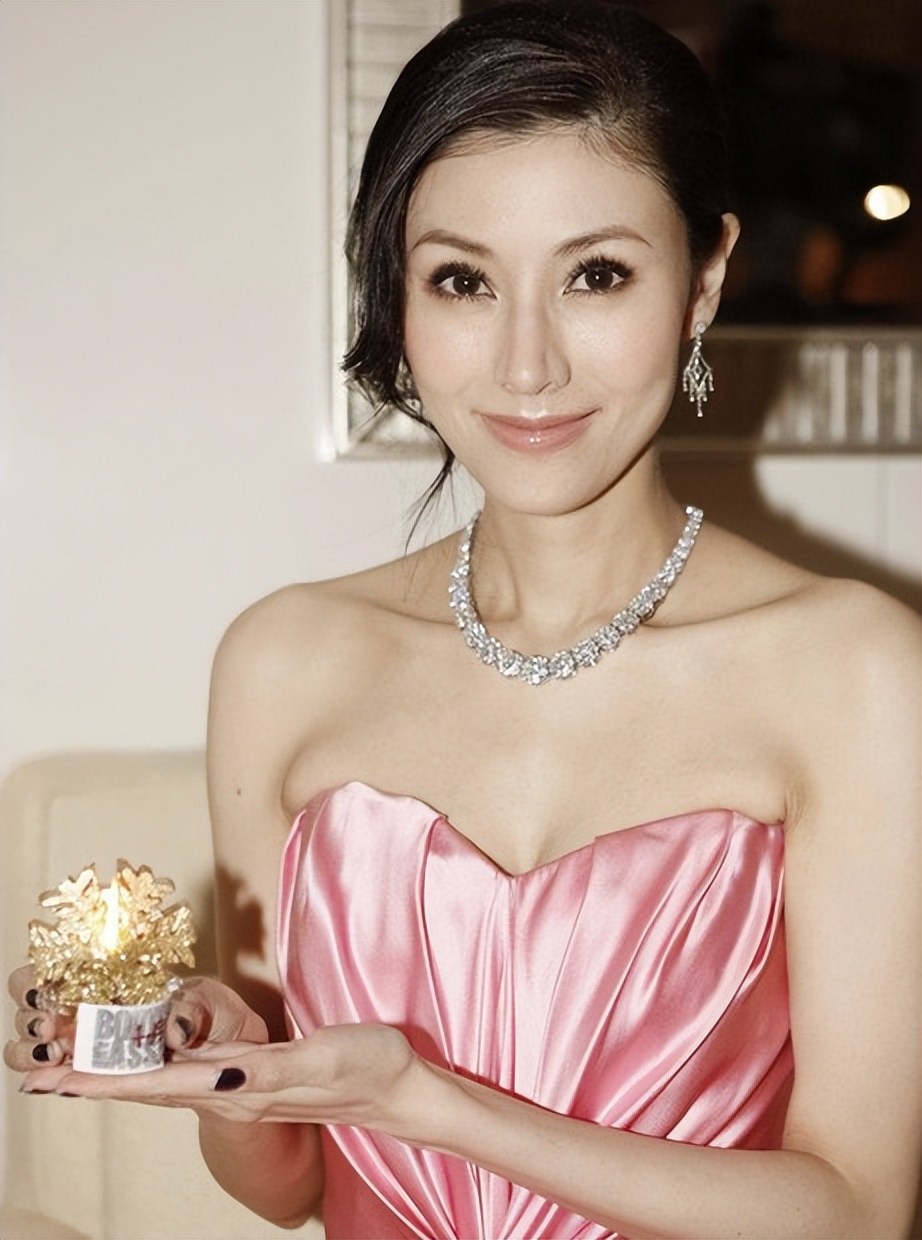 从“最惨*星艳**”到“上岸者”：曾经的香港绝色，如今怎样了？